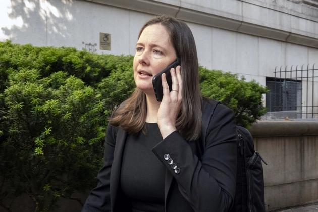 “引人注目”！美媒爆：FBI前局長之女、“愛潑斯坦案”檢察官被解僱