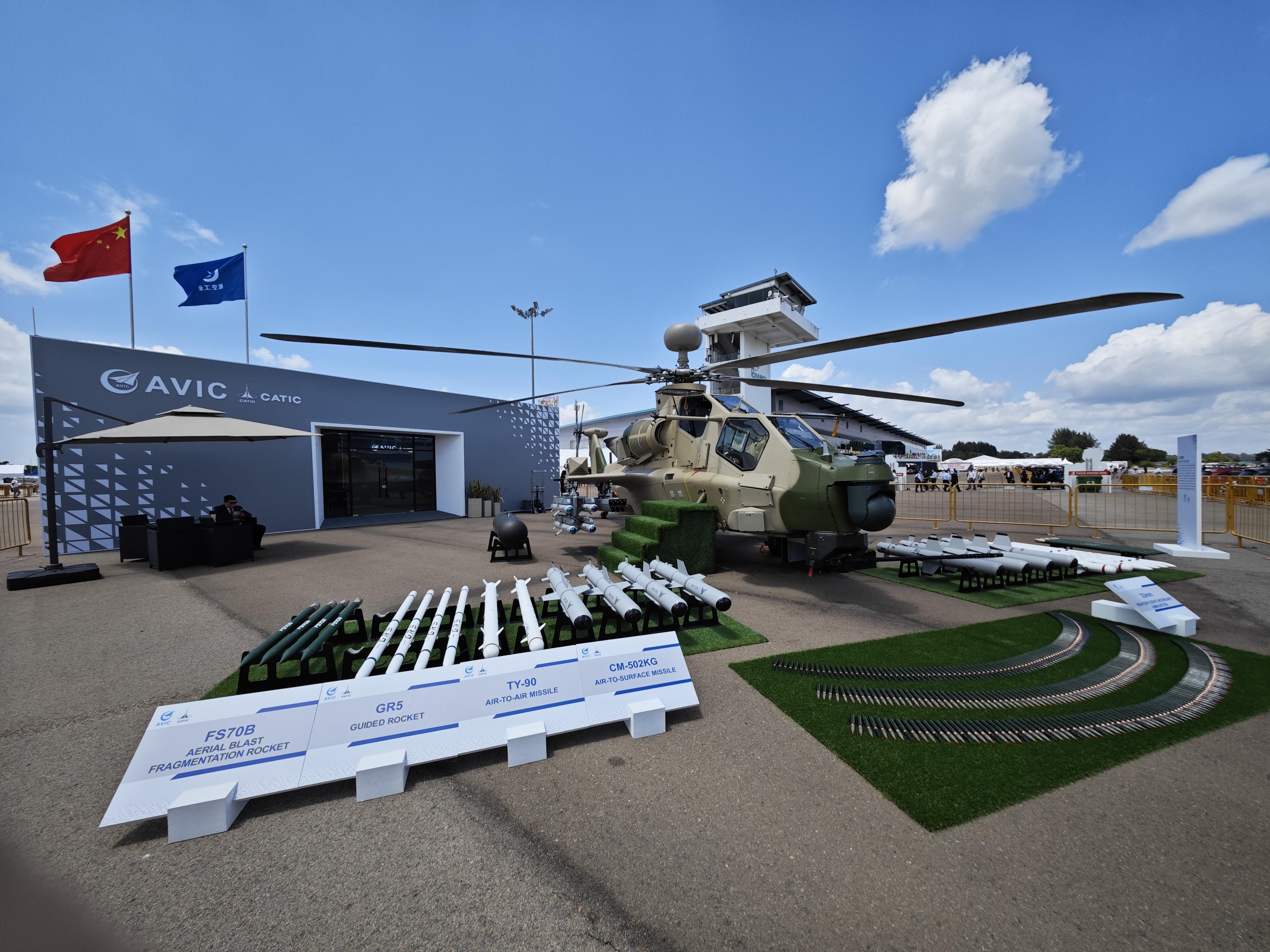 直-10ME首次境外公開亮相！中國軍事專家：是全球中型武裝直升機中佼佼者