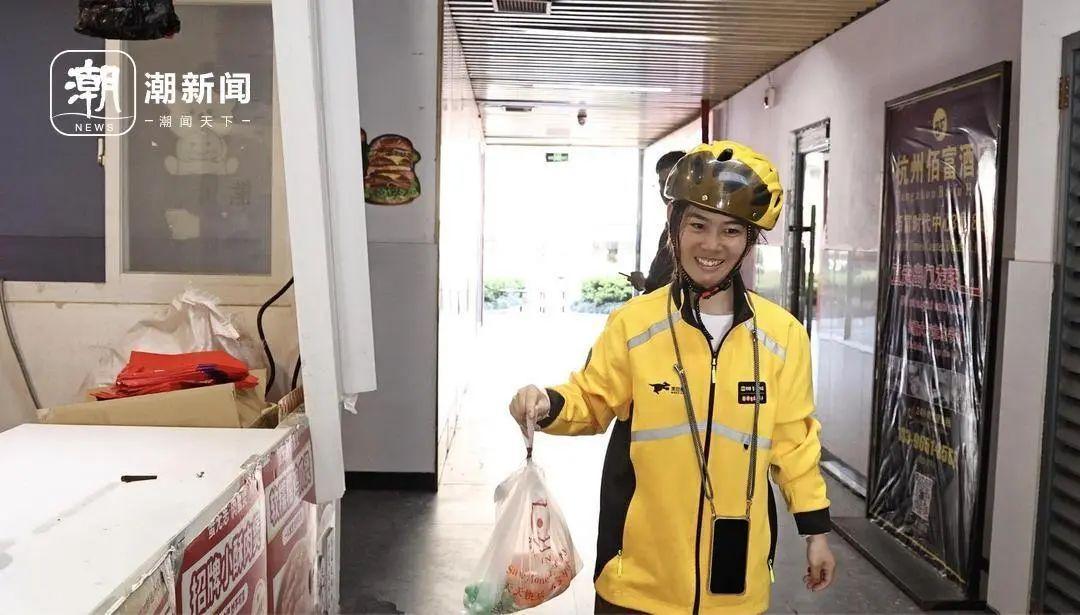 送外賣7年腦癱女騎手回應改行擺攤：身體無法再支撐送外賣，好幾次爬樓摔下來