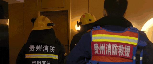 入住酒店受阻，男子一個電話叫來119、110“復仇”