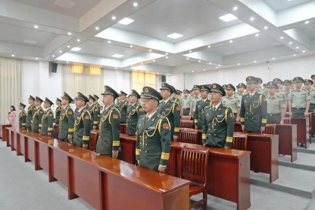 軍官晉銜，軍屬現場見證！