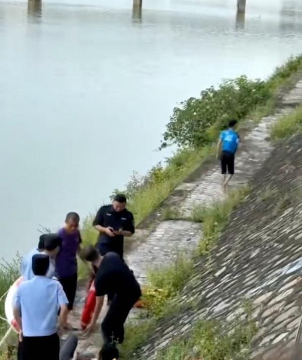 淘寶閃購城市騎士、“橙意計劃”首獎呂煒權登上全國第二、三季度見義勇爲勇士榜
