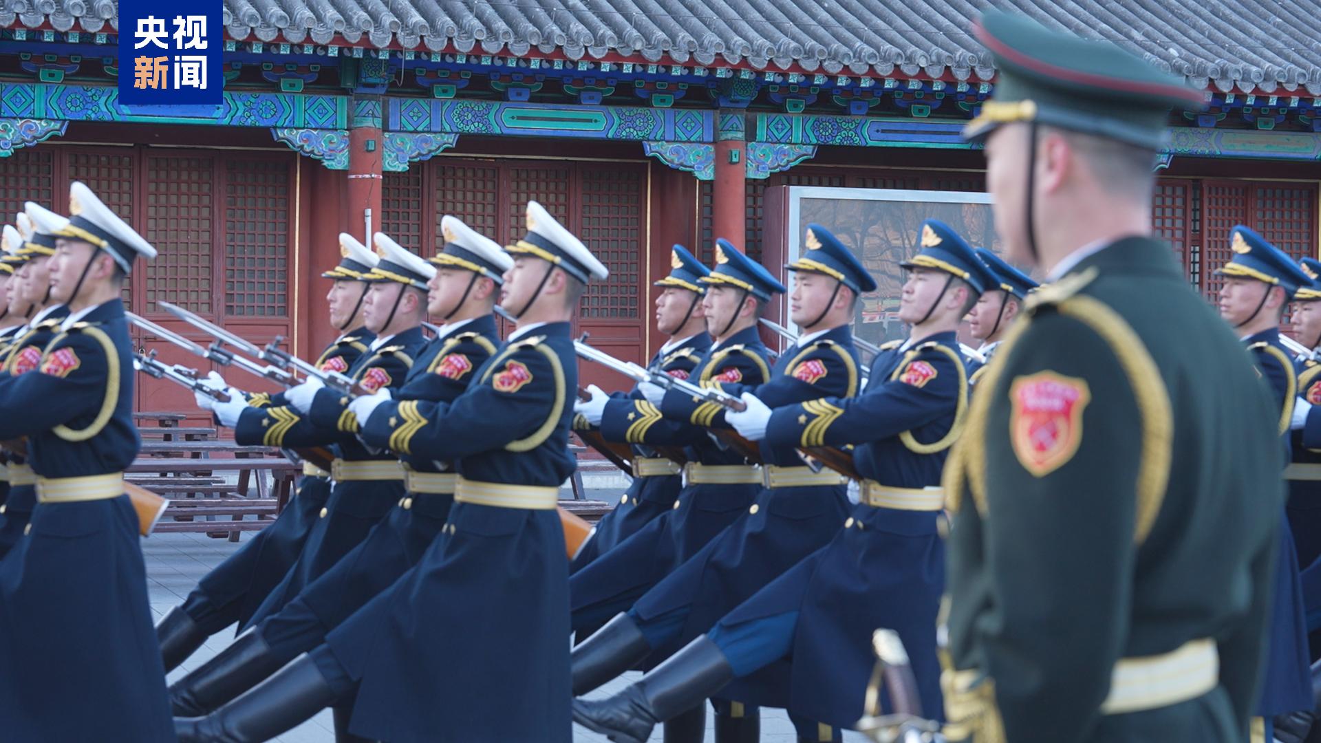 國旗護衛隊和軍樂團爲你送上新年祝福！