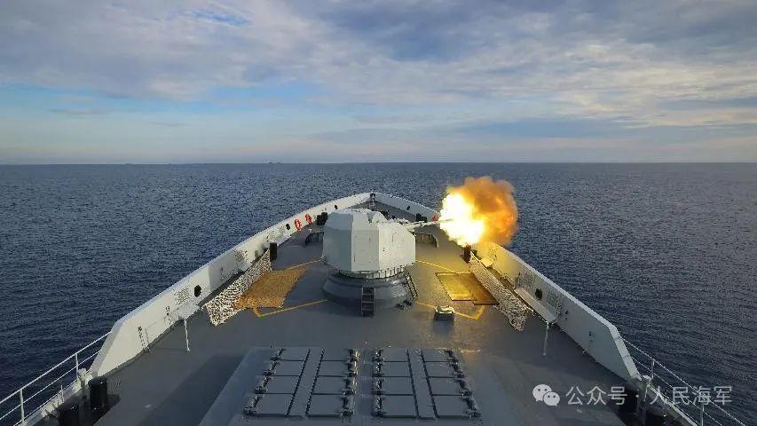 火力全開|直擊“中新合作-2025”海上聯合演習海上實兵演練