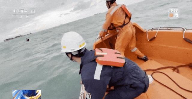 男孩颱風天“海漂”5小時！幸好船員多看了一眼……