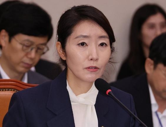被爆曾深夜辱罵下屬，韓國被提名女部長因職場霸凌“退選”
