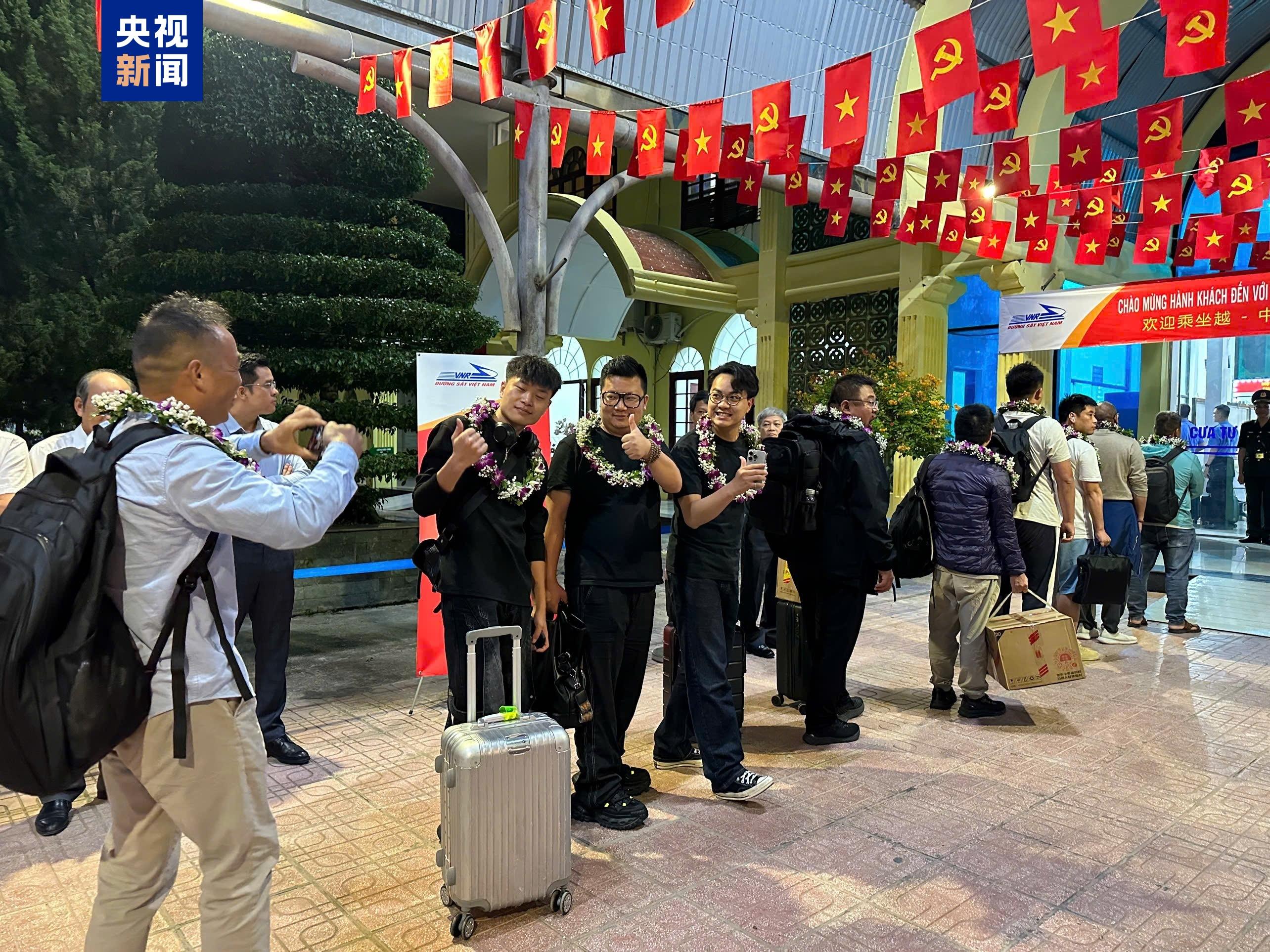 時隔五年 中越國際聯運旅客列車抵達越南河內