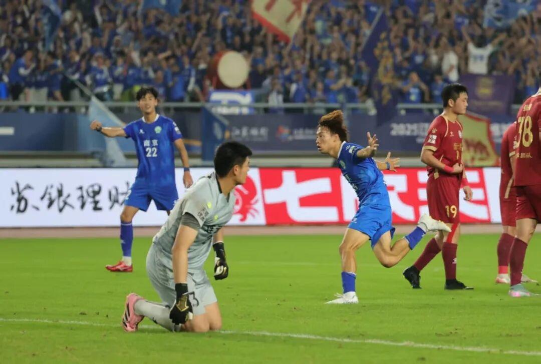 絕處逢生！VAR介入！點球大戰！南京隊率先殺進半決賽
