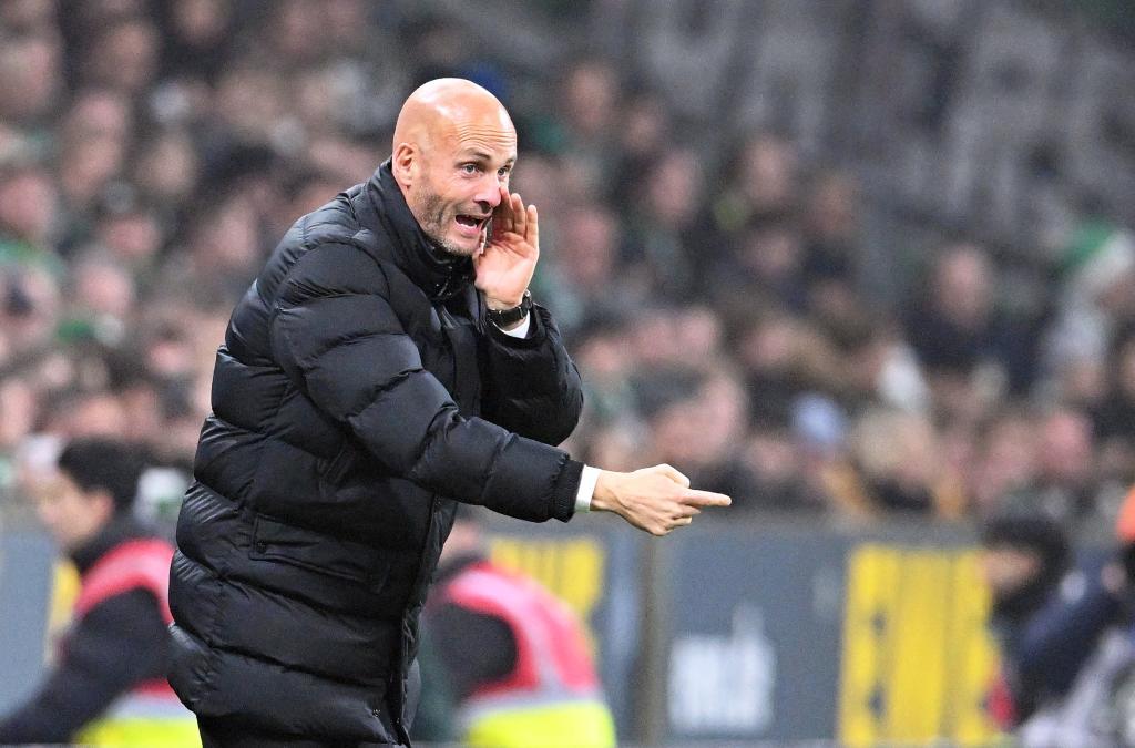 德甲沃爾夫斯堡主帥西蒙尼斯下課