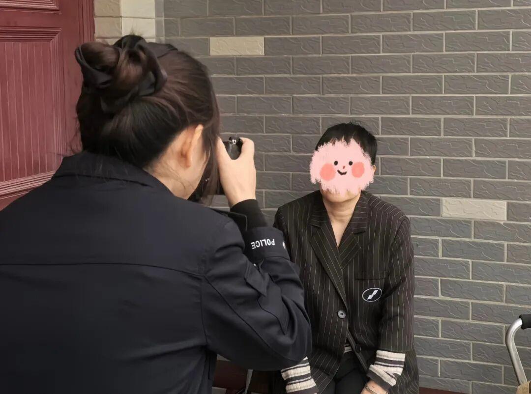 “你們想得太周到了！” 民警上門辦證，一個細節讓居民連連稱讚