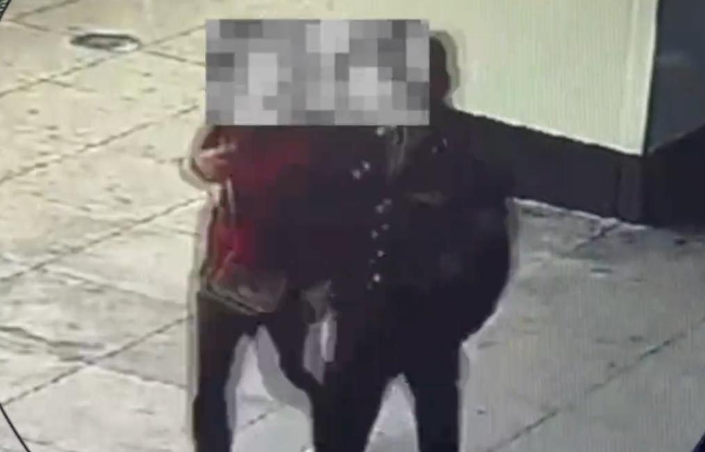 離譜！杭州男子網購這身服裝在高鐵站見女友？警方：拘！