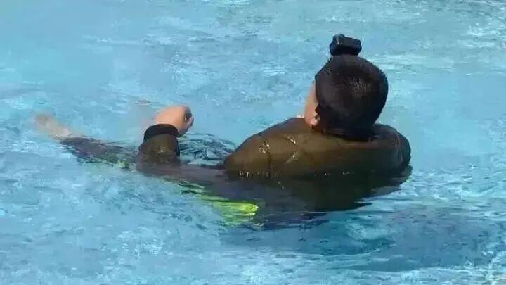 視頻丨不慎落水羽絨服能保命？消防實驗：厚款可漂浮 但勿當救生衣