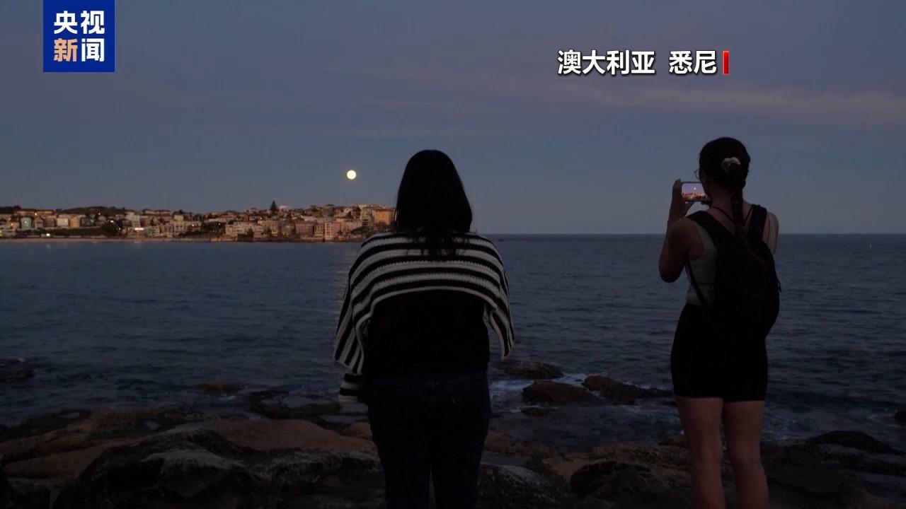 視頻丨“超級月亮”現身全球多地天宇