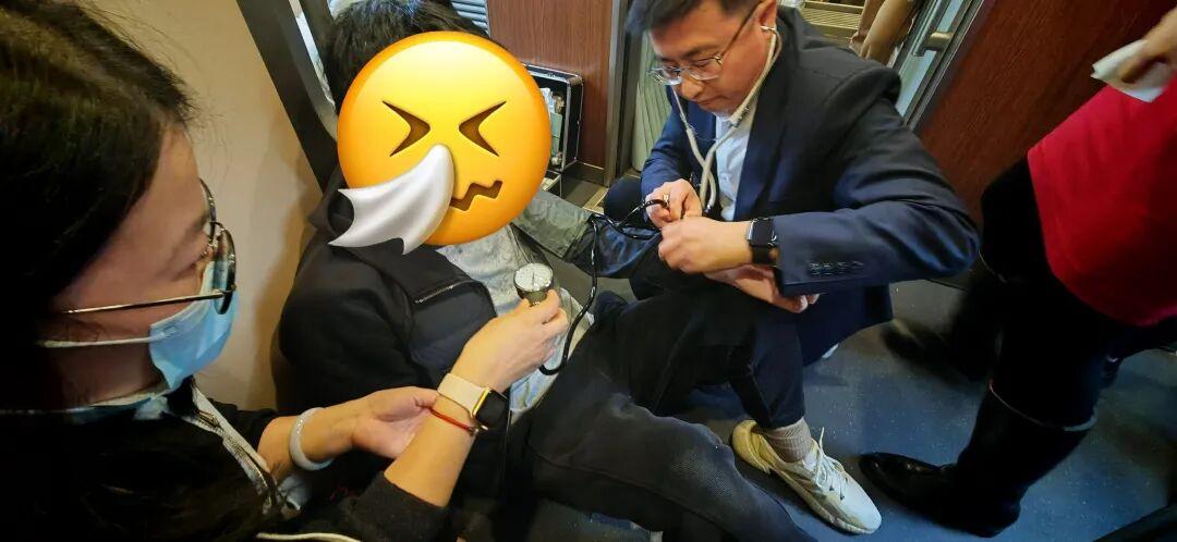 突發！高鐵內緊急呼叫！杭州男子直接衝上去了……