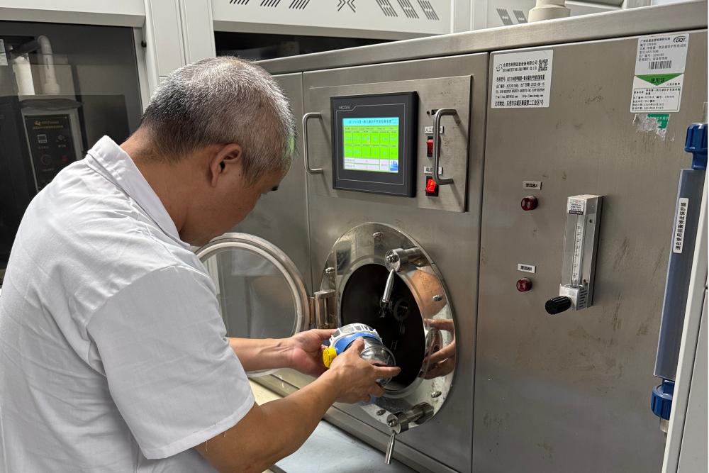 滅火器滅不了火苗，消防水帶一進水就破裂……不合格消防產品何以流入市場？