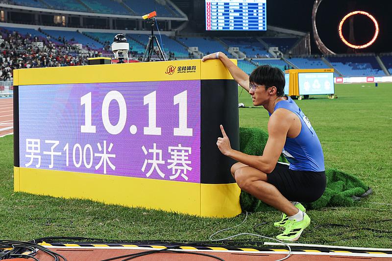李澤洋成爲全運會首位“00後”男子百米冠軍
