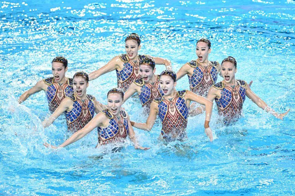 花遊姑娘們的髮型爲何紋絲不亂？答案有點意外……