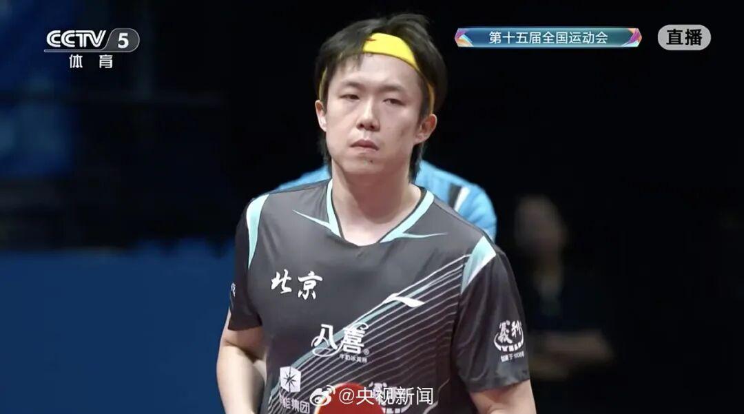 樊振東戰勝王楚欽，進入決賽！“球檯打出火星”