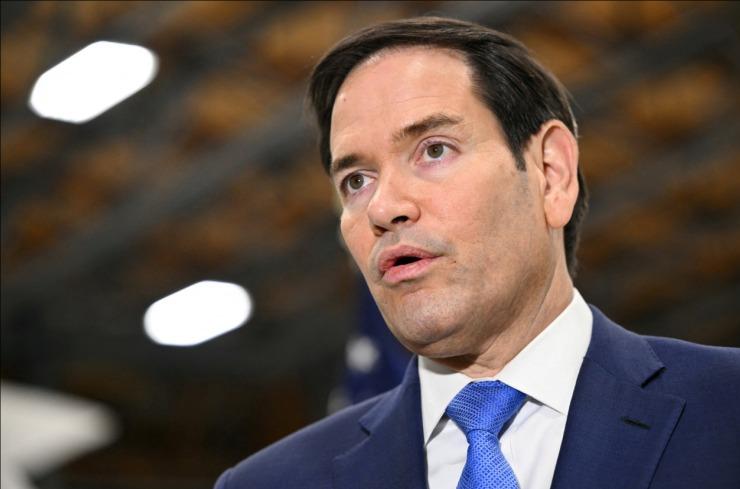 被爆與英“罕見決裂”，美國務卿否認“英方暫停與美共享‘販毒船’情報”