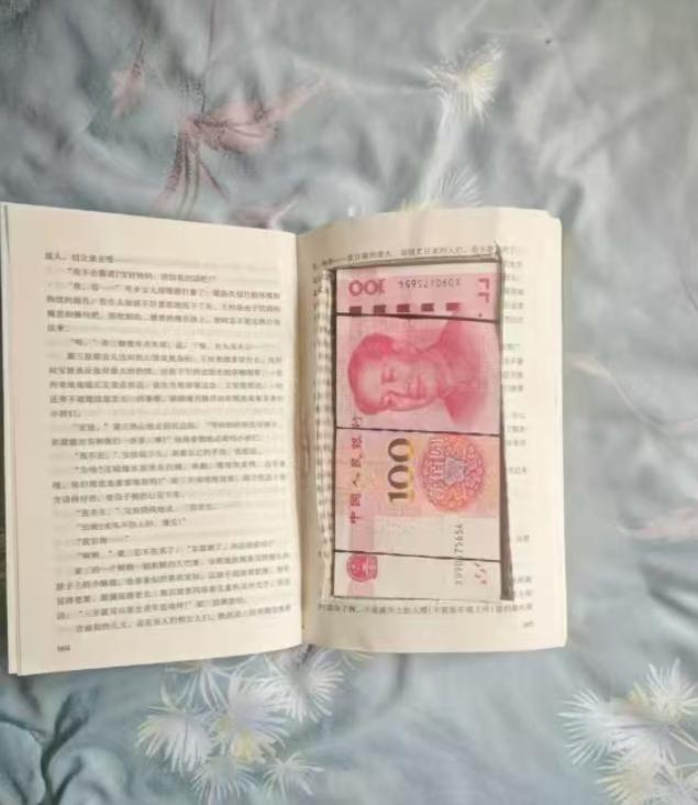 “把書挖個洞，錢藏裏面寄過來！”杭州小夥聽“女友”指揮郵寄5萬元現金，之後的發展讓他意想不到……