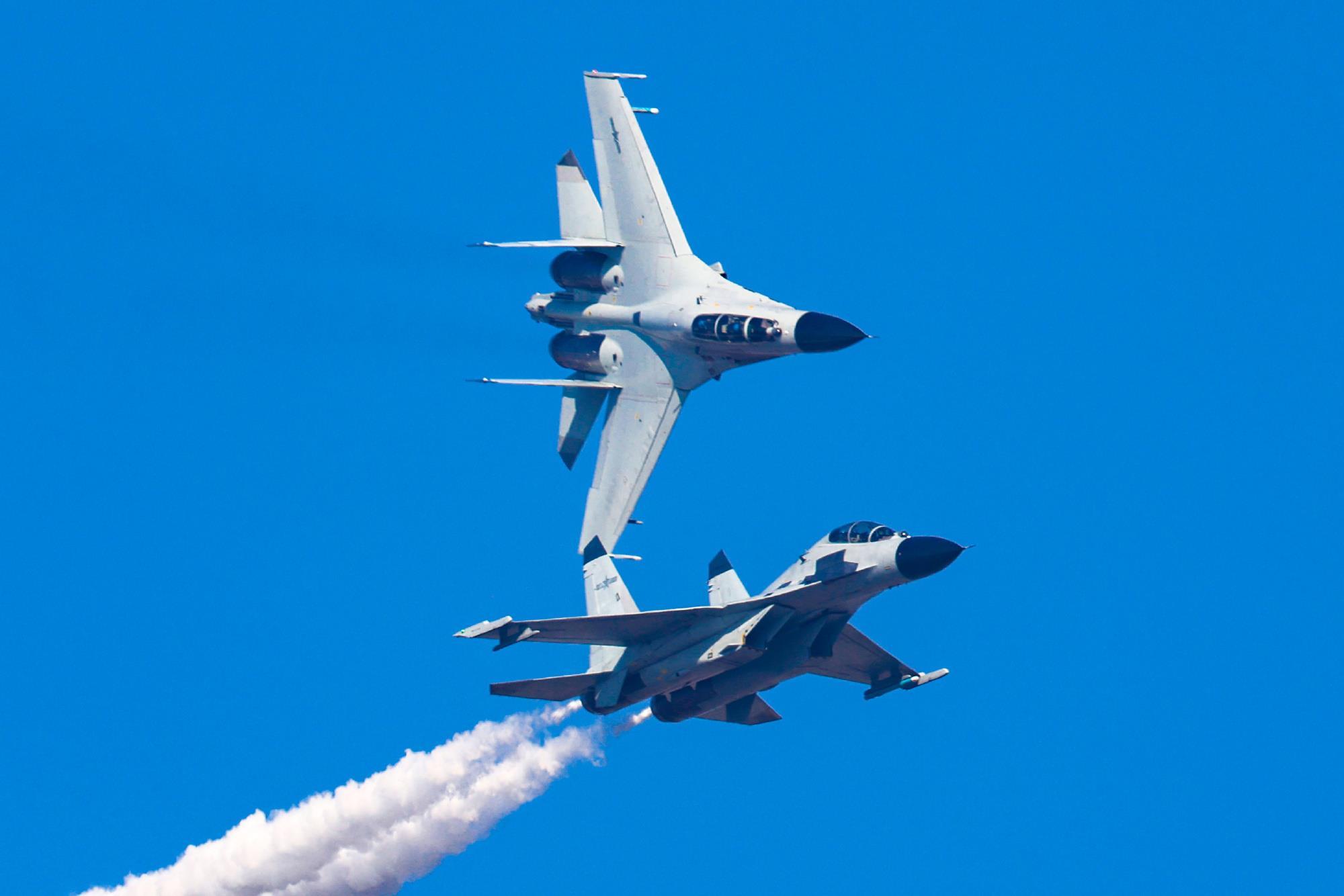 奮飛向戰！海軍航空兵殲-11B大片上新